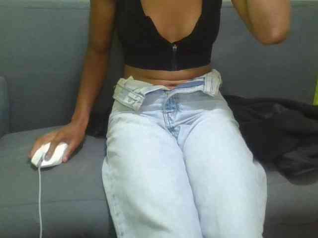 HotgirlURIEL webcam