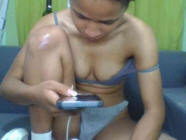 HotgirlURIEL webcam