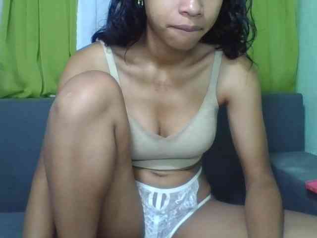 HotgirlURIEL webcam