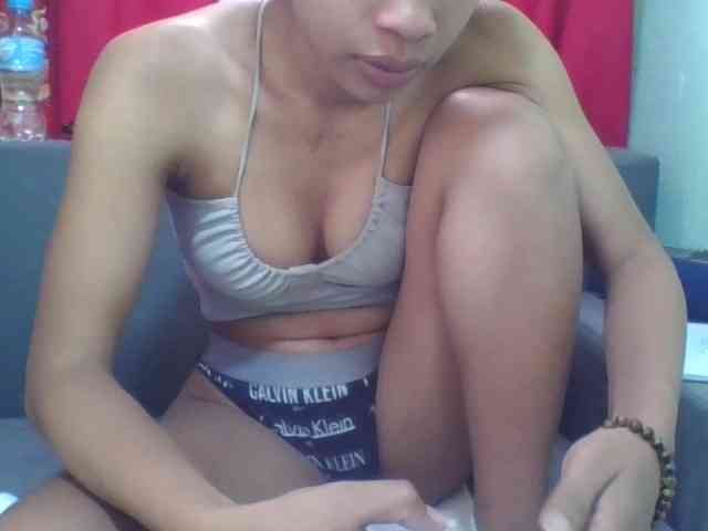 HotgirlURIEL webcam
