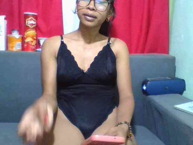 HotgirlURIEL webcam