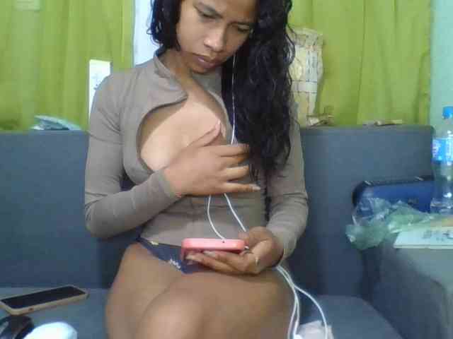HotgirlURIEL webcam