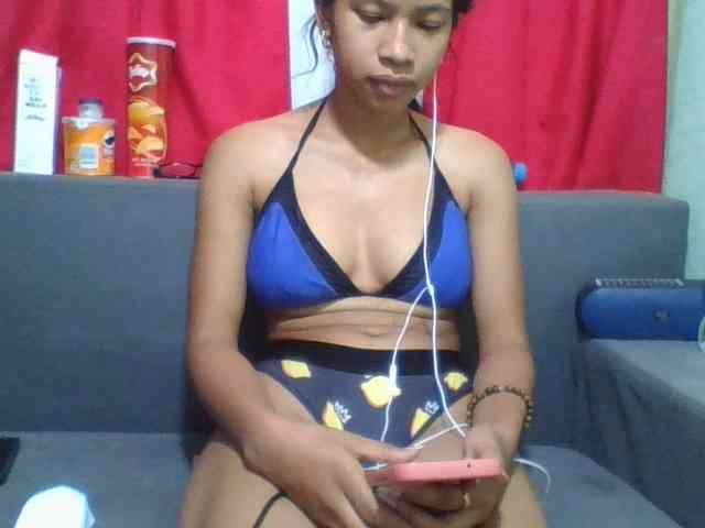 HotgirlURIEL webcam