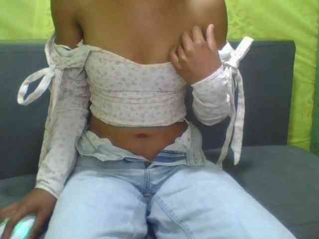 HotgirlURIEL webcam