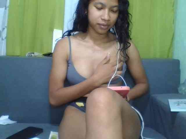 HotgirlURIEL webcam