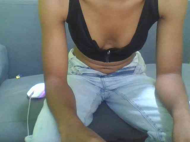 HotgirlURIEL webcam