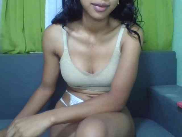 HotgirlURIEL webcam