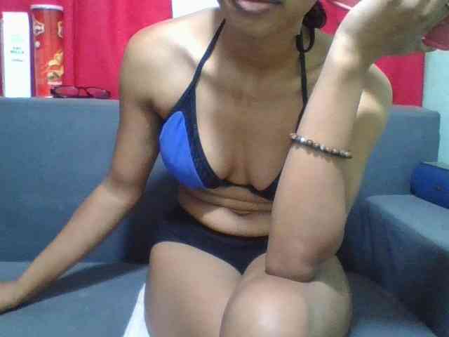 HotgirlURIEL webcam