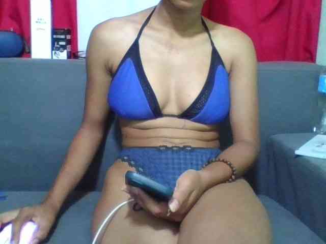 HotgirlURIEL webcam