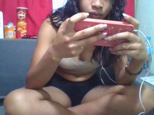 HotgirlURIEL webcam