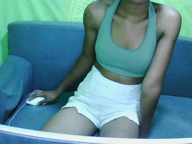 HotgirlURIEL webcam
