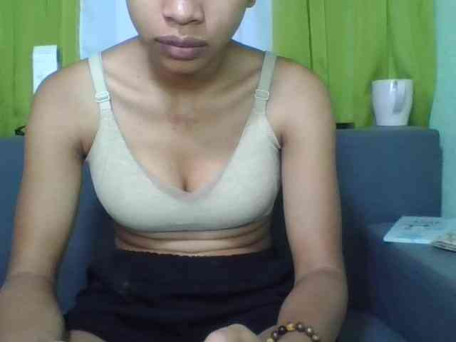 HotgirlURIEL webcam