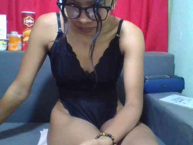 HotgirlURIEL webcam