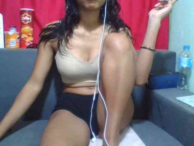 HotgirlURIEL webcam