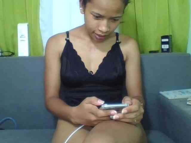 HotgirlURIEL webcam