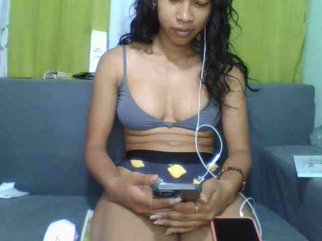 HotgirlURIEL webcam