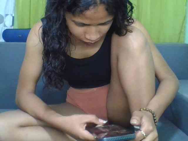 HotgirlURIEL webcam