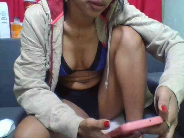 real web cam show NADIAH