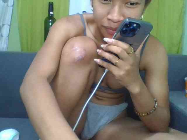 HotgirlURIEL webcam