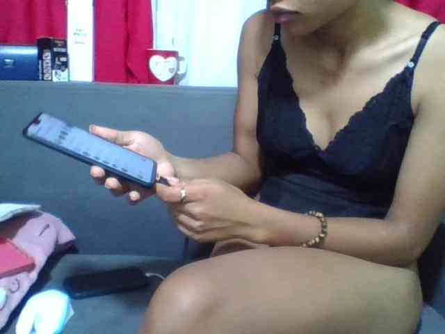 HotgirlURIEL webcam