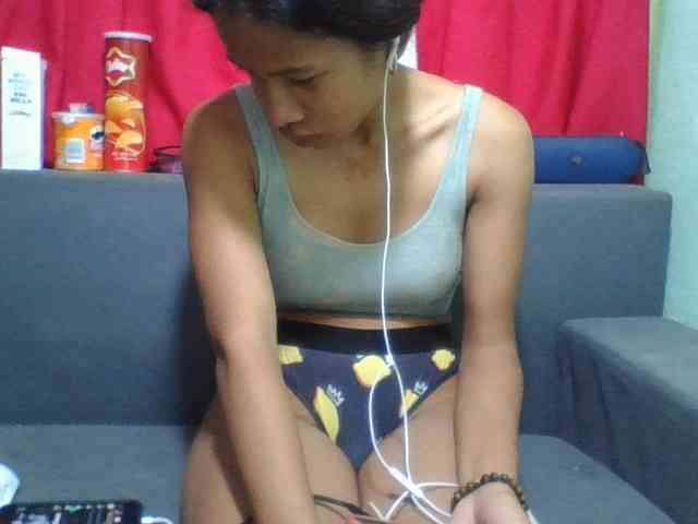HotgirlURIEL webcam
