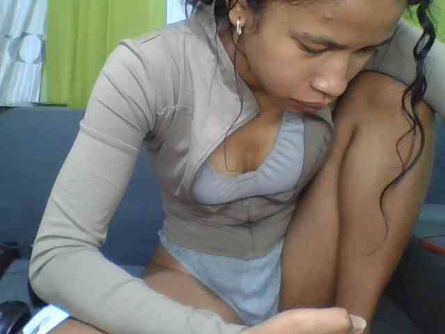 HotgirlURIEL webcam