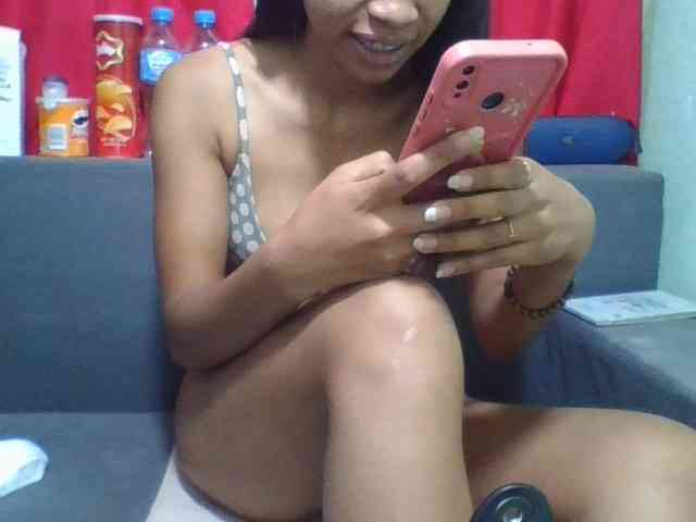 HotgirlURIEL webcam