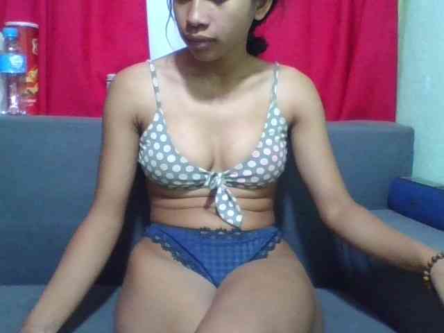 HotgirlURIEL webcam