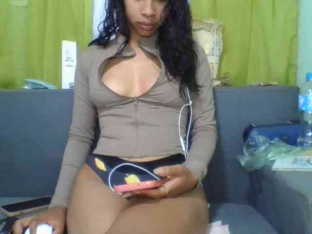 HotgirlURIEL webcam
