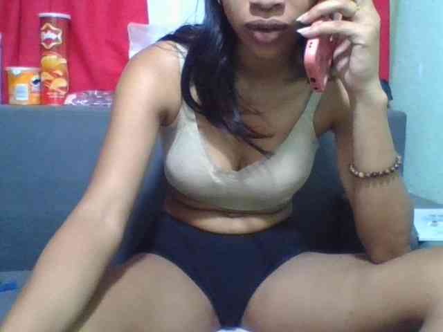 HotgirlURIEL webcam