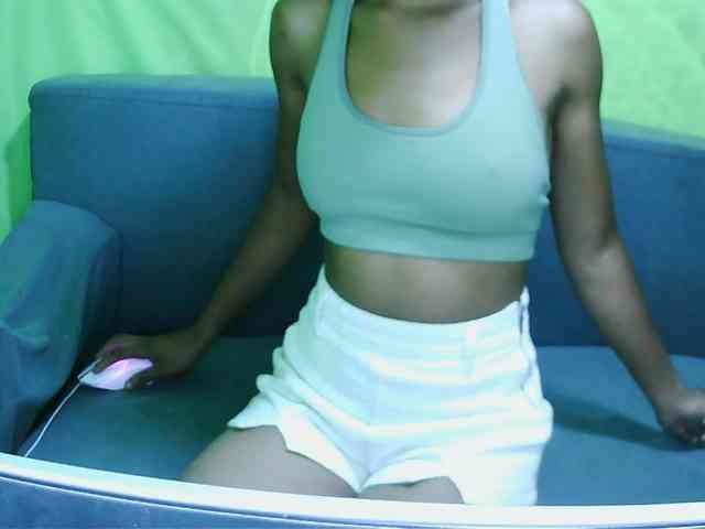 HotgirlURIEL webcam