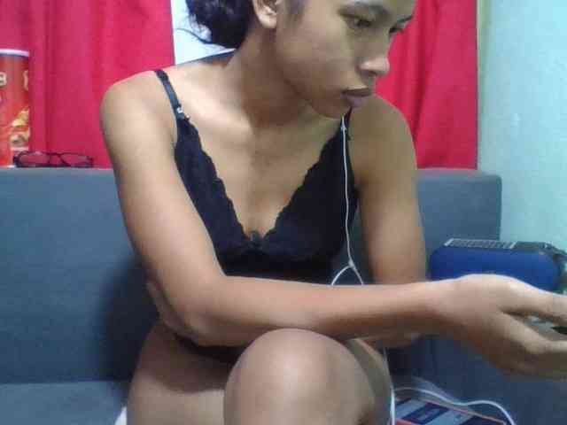 Hotgirluriel's cam show statistics and live stream