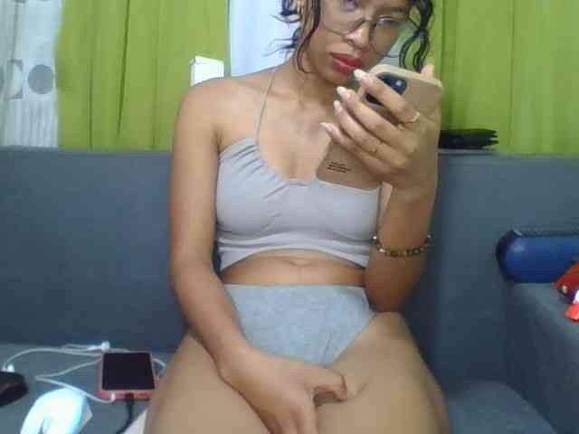 HotgirlURIEL webcam