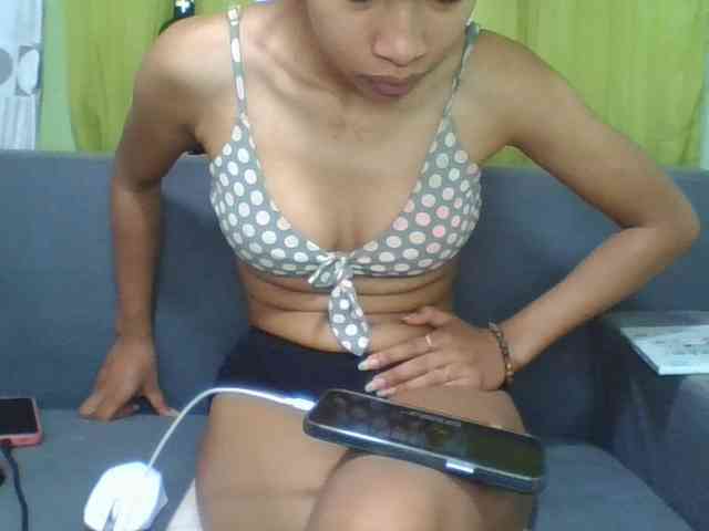 HotgirlURIEL webcam
