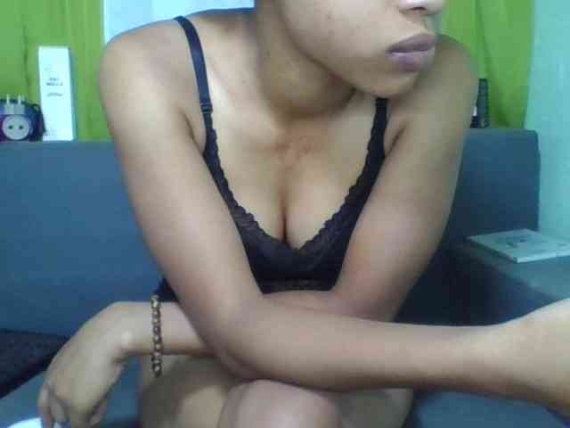 HotgirlURIEL webcam