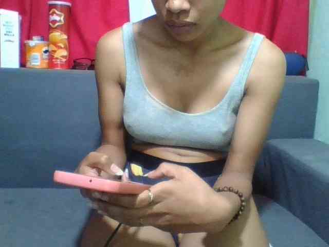 HotgirlURIEL webcam