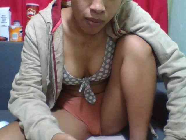 HotgirlURIEL webcam