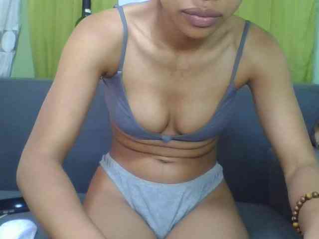 HotgirlURIEL webcam