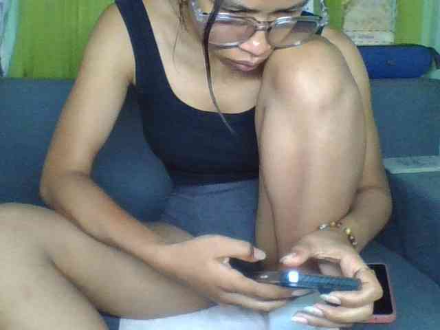 HotgirlURIEL webcam