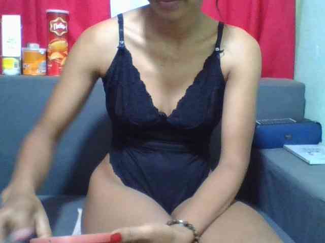HotgirlURIEL webcam