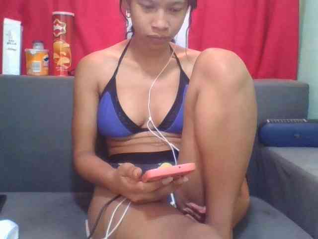 HotgirlURIEL webcam