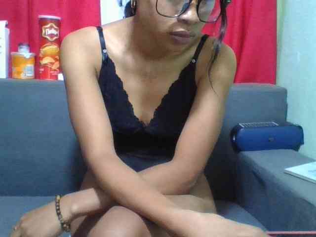 HotgirlURIEL webcam