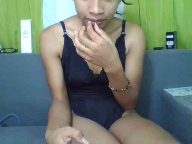 HotgirlURIEL webcam