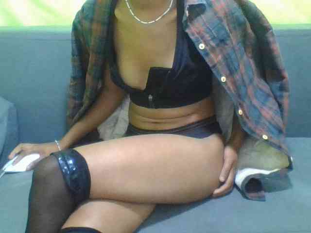 HotgirlURIEL webcam
