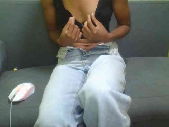 HotgirlURIEL webcam