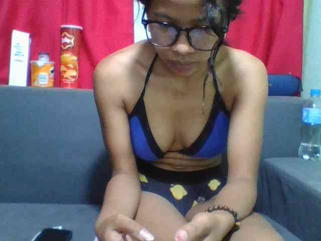 HotgirlURIEL webcam