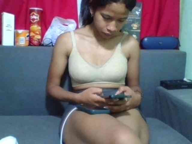 HotgirlURIEL webcam