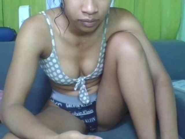 HotgirlURIEL webcam