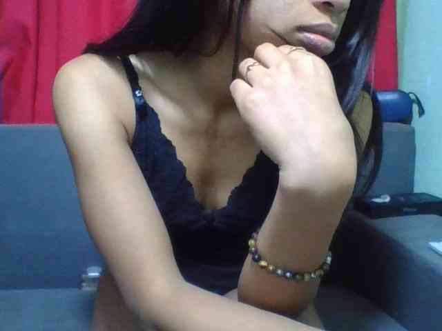 HotgirlURIEL webcam