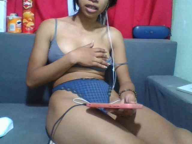 HotgirlURIEL webcam